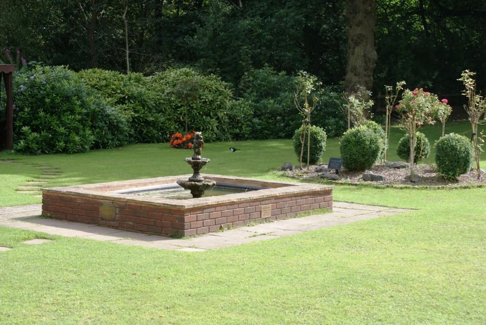 Отель Hillscourt Barnt Green Экстерьер фото